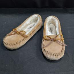 Minnetonka Women's Tan Faux Fur Lined Moccasin Shoes Size 6M