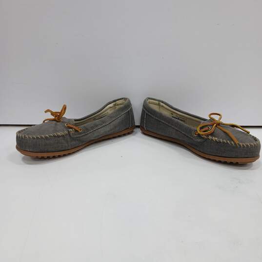 Minnetonka Women's Grey Moccasin Bow Canvas Slip On Shoes Size 9.5 image number 2