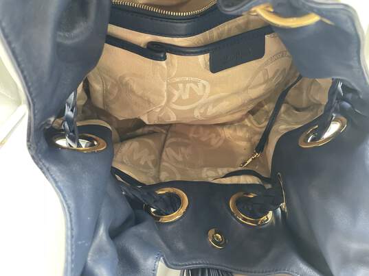 Womens Blue Leather Large Camden Drawstring Charm Pockets Shoulder Bag image number 5