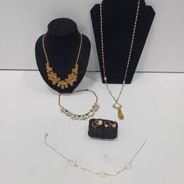 Gold Tones & Faux Pearls Costume Jewelry Collection Assorted 8pc Lot