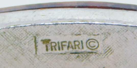 Vintage Crown Trifari Silver Toned Heart Faux Wood Hinged Bangle Bracelet 15.1g image number 4