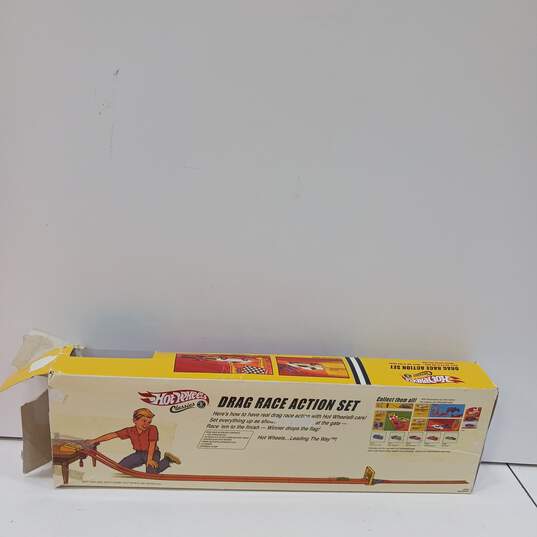 HOTWHEELS CLASSICS DRAG RACE ACTION SET IN BOX image number 3