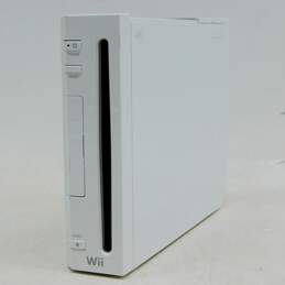 Nintendo Wii w/ 4 Controllers Super Smash Bros alternative image