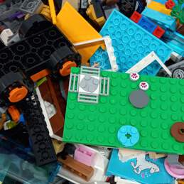 9lb Bulk of Assorted Lego Building Bricks and Pieces alternative image