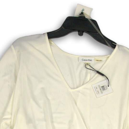 NWT Calvin Klein Womens White V-Neck 3/4 Sleeve Side Ruched Blouse Top Size 1X image number 3