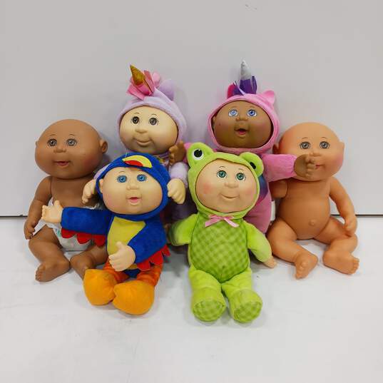 Bundle of 6 Assorted Cabbage Patch Kids Dolls image number 1