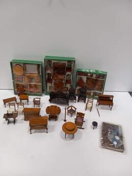 Bundle of Assorted Miniature Doll House Furniture & Accessories