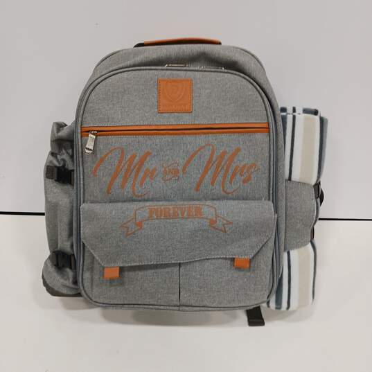 DELUXY Mr. and Mrs. Insulated Picnic Backpack for 2 image number 3