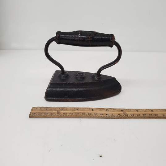 Antique VTG Cast Iron Flat Iron Black Press image number 2