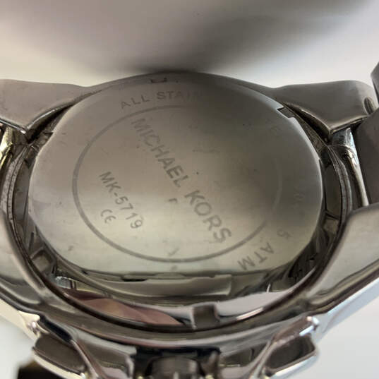 Designer Michael Kors MK-5719 Silver-Tone Stainless Steel Analog Wristwatch image number 4
