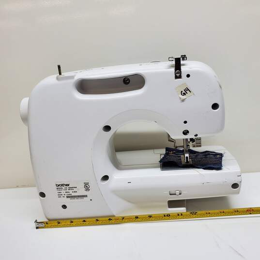 Brother CE-5000PRW Project Runway Limited Edition Sewing Machine image number 2