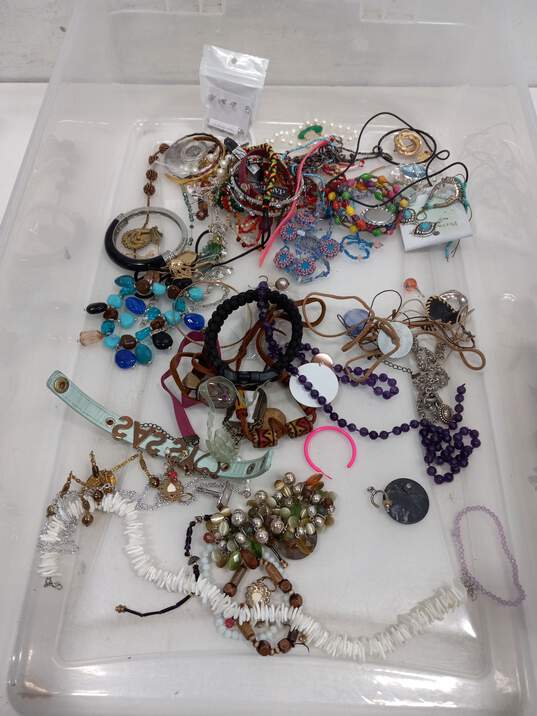 7.3lbs. of Assorted Fashion Costume Jewelry Bulk image number 3