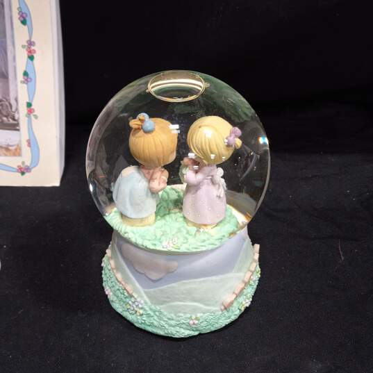 Bundle of 5 Assorted Precious Moments Figurines w/Accessories and Book of Iron-On Transfers image number 4