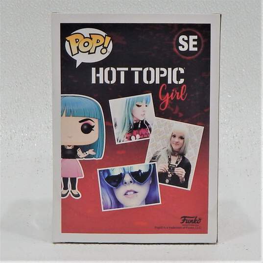 Funko Pop! SE Hot Topic Girl And HT Nerdette image number 8