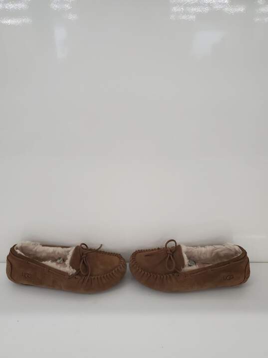 Ugg Women's  Dakota Shoes Size-6 used image number 2