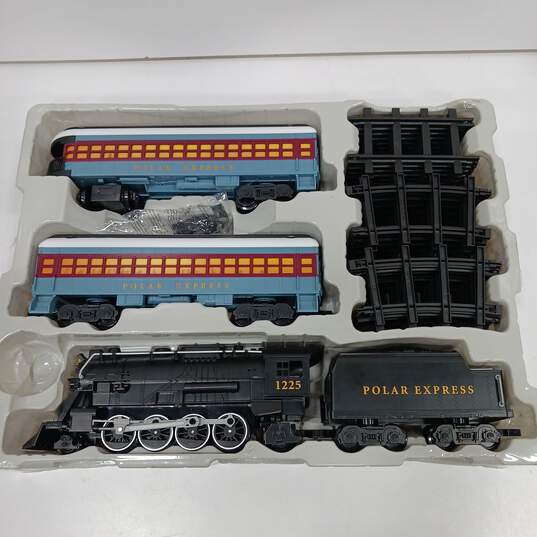 Lionel The Polar Express Battery Powered Train Set 1456685 image number 5