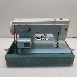 De Luxe Dressmaker Zig Zag Model No. SWA-2000 Sewing Machine alternative image
