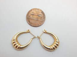 14K Yellow Gold Textured Oblong Hoop Earrings 1.6g alternative image