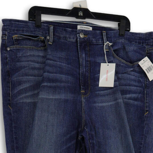 NWT Womens Blue Denim Medium Wash 5-Pocket Design Skinny Leg Jeans Size 22 image number 3