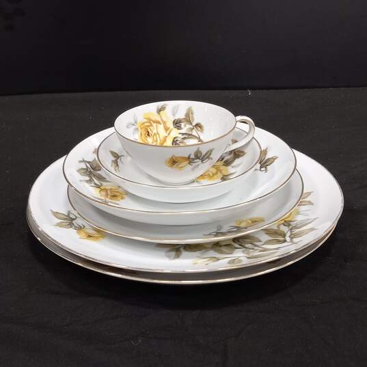 Vintage Harmony House Yellow Rose Dinner Service Set 6pc Lot image number 1