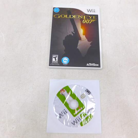 Nintendo Wii w/ 2 Games Golden Eye 007 image number 7