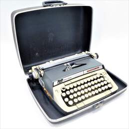 Vintage Smith Corona Classic 12 Portable Manual Typewriter W/ Case alternative image