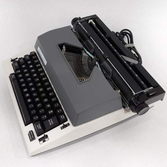 Swintec 3300C Portable Electronic Typewriter w/ Case image number 3