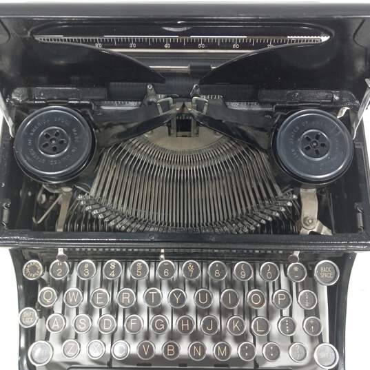 ROYAL Classic Typewriter In Case image number 6