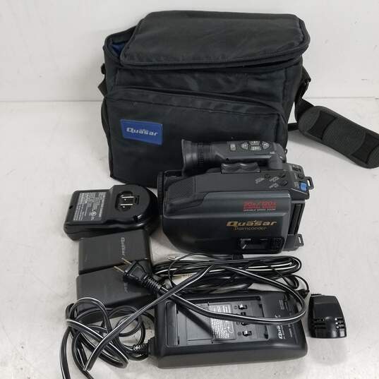 UNTESTED Quasar Video Camera Palmcorder VM549 Bundle with Case & Extras image number 2