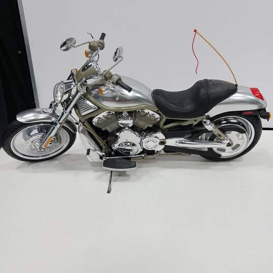 Harley Davidson Radio Control V-Rod Electric Motorcycle image number 4