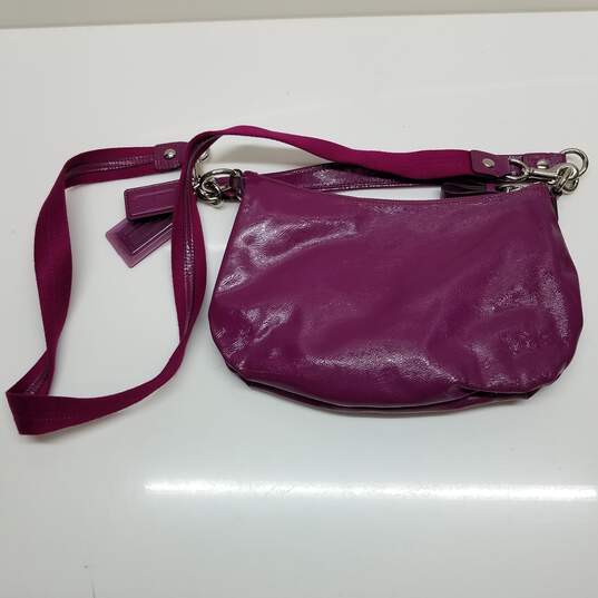 AUTHENTICATED Coach Purple Patent Leather Crossbody Bag image number 2