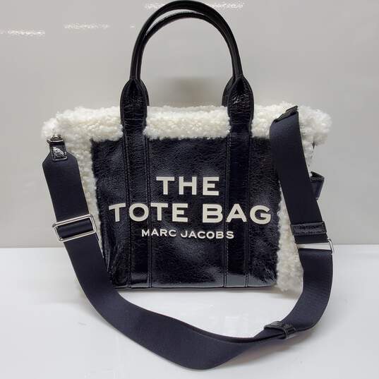 Marc Jacobs The Crinkle Shearling Black Leather Tote Bag AUTHENTICATED image number 1