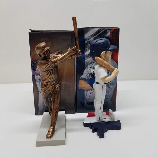 Seattle Mariners Edgar Martinez Replica Statue & Seattle Mariners Vive TY France Bobble-Head Set of 2 image number 3