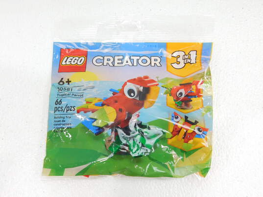 Creator Factory Sealed Sets Lot 40597: Scary Pirate Island 40221: Fountain + Polybag Parrot image number 5