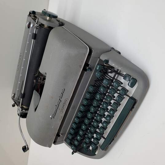 VTG. Remington Rand Quiet Riter Manual Typewriter in Seafoam Green image number 1