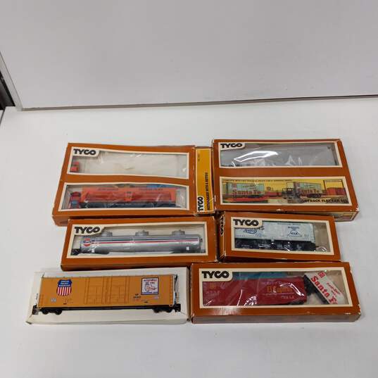 Tyco HO Scale Model Train Cars & Tracks Accessories image number 2