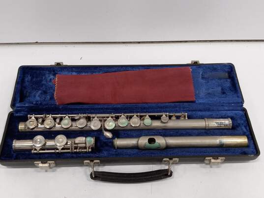 Bundy Flute w/Case image number 1
