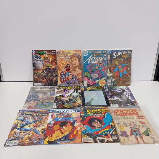 12pc Bundle of Assorted DC Comic Books image number 1