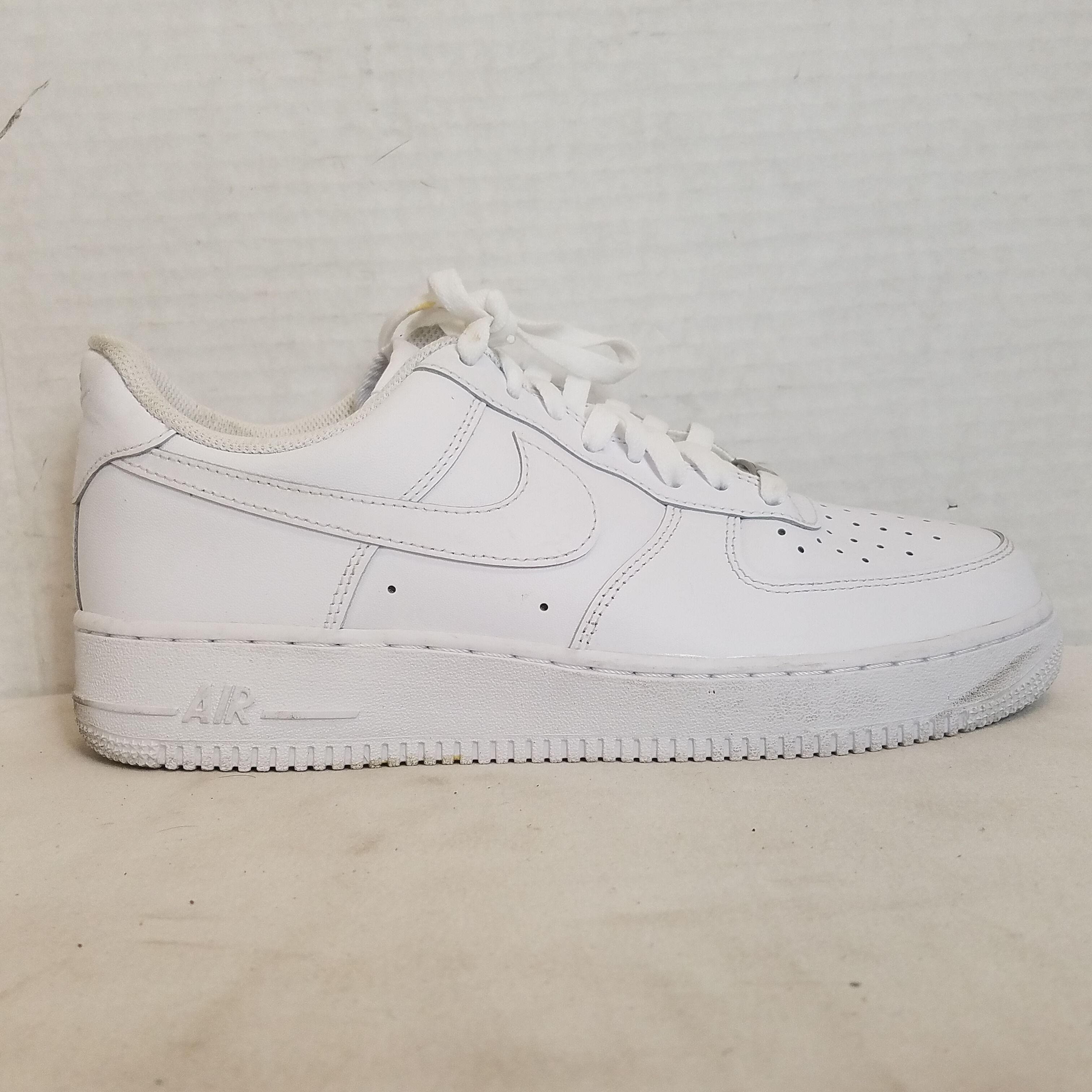 white air force 1 low size 9