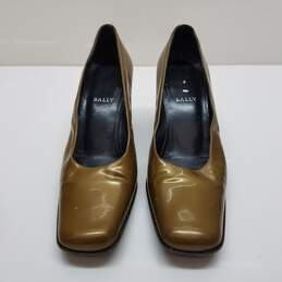 Bally Gold Patent Leather Heels Size 9.5