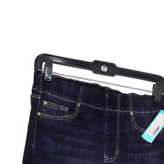 NWT Womens Blue Denim Medium Wash Pull-On Cuffed Bermuda Shorts Size 8/29 image number 3