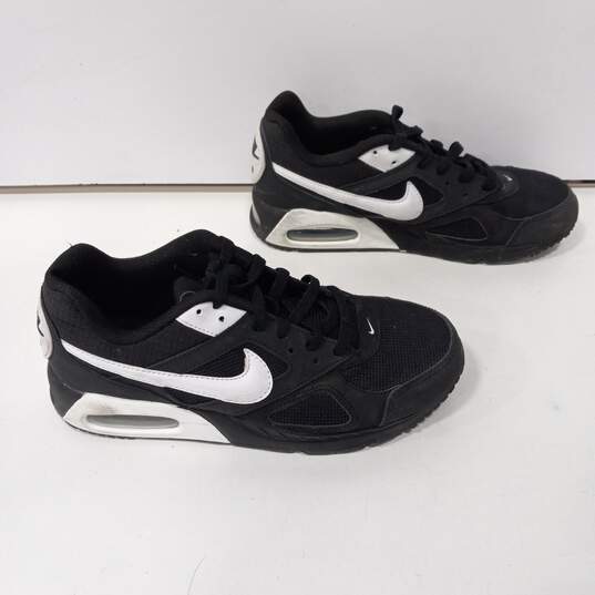 Nike Women's 580518-011 Black White Air Max Ivo Sneakers Size 7 image number 2