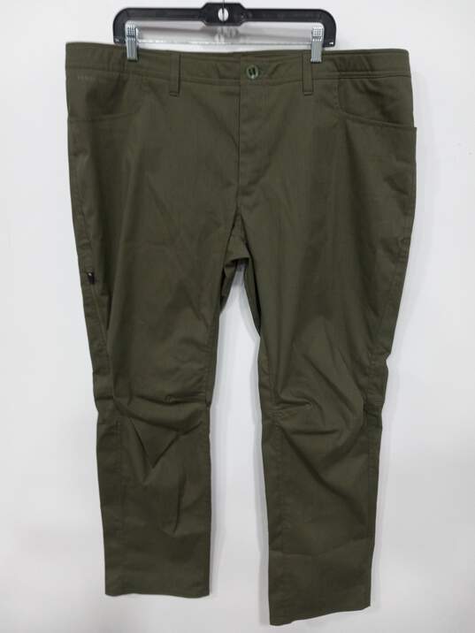 Under Armour Storm Water Repellent Pants Men's Size 44/34 image number 1