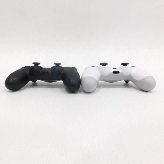 4 Sony Dualshock 4 Controllers image number 13