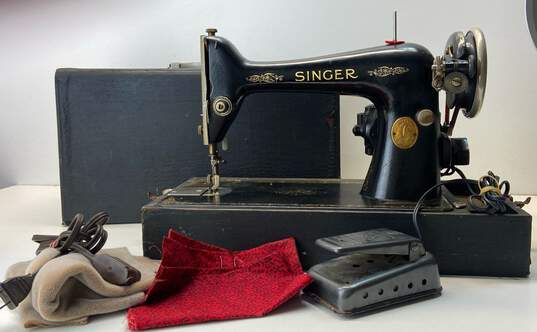 Vintage Singer AD319489 Sewing Machine image number 1