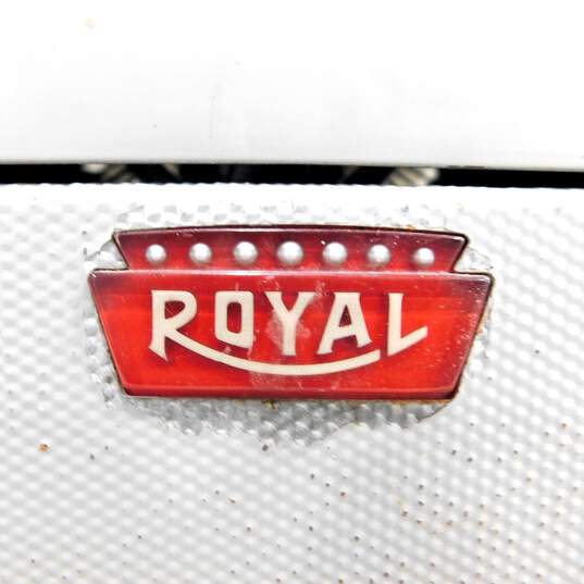 VNTG Royal Brand Metal Gray Manual Typewriter image number 4