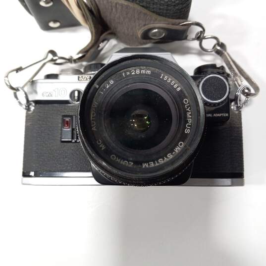Olympus OM10 Slr Vintage Film Camera 35mm W/ Zuiko Auto-T 135 Manual AD image number 2