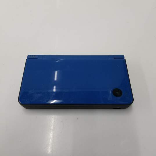Blue Nintendo DSi XL image number 3