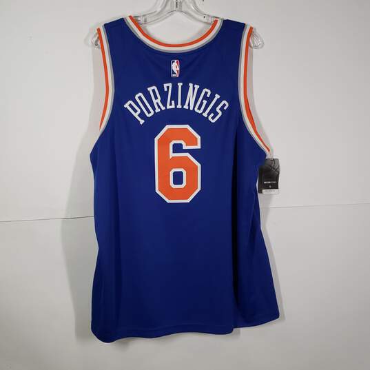 NWT Mens New York Knicks Kristaps Porzingis #6 Basketball-NBA Jersey Size XL image number 2