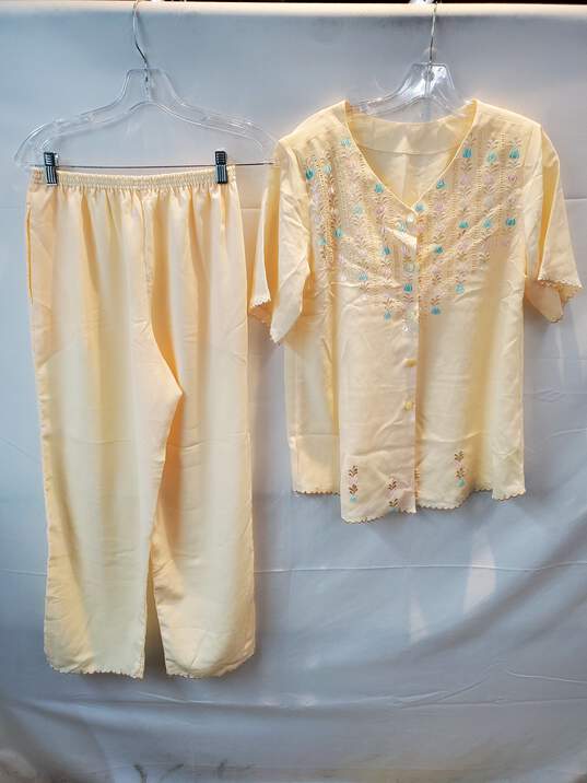 Lightweight Yellow 2 Piece Women's Top & Bottom Set No Size Tag image number 1